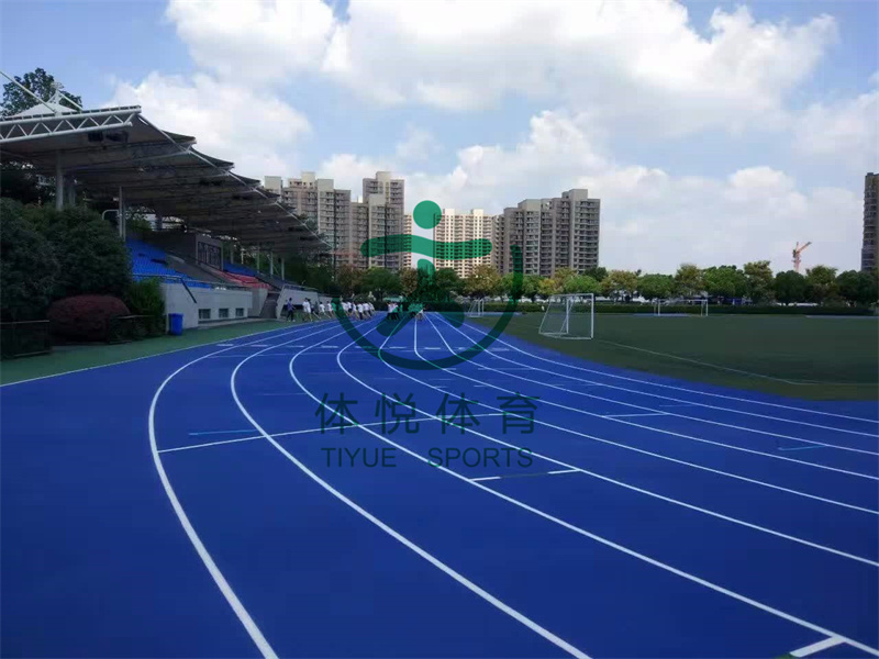 學(xué)校塑膠操場跑道與塑膠籃球場施工排水如何設(shè)計(jì)？